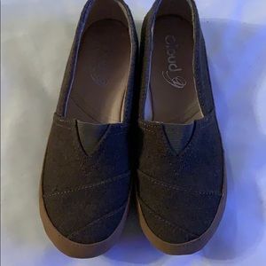 ⬇️ Cloud Footwear cozy, soft slip on